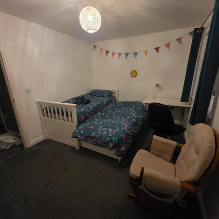 Two-bed In Knowle 펜션 브리스틀